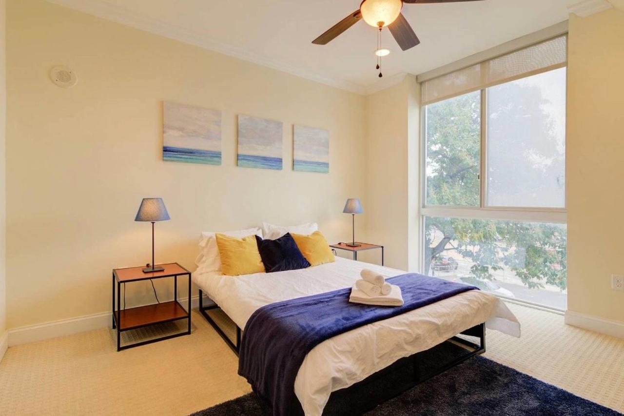 LUXURY LIVING 2BR 2 BTH- 1,400 Sf With POOL, ROOFTOP TERRACE, SPA, And PARKING - thumb 3