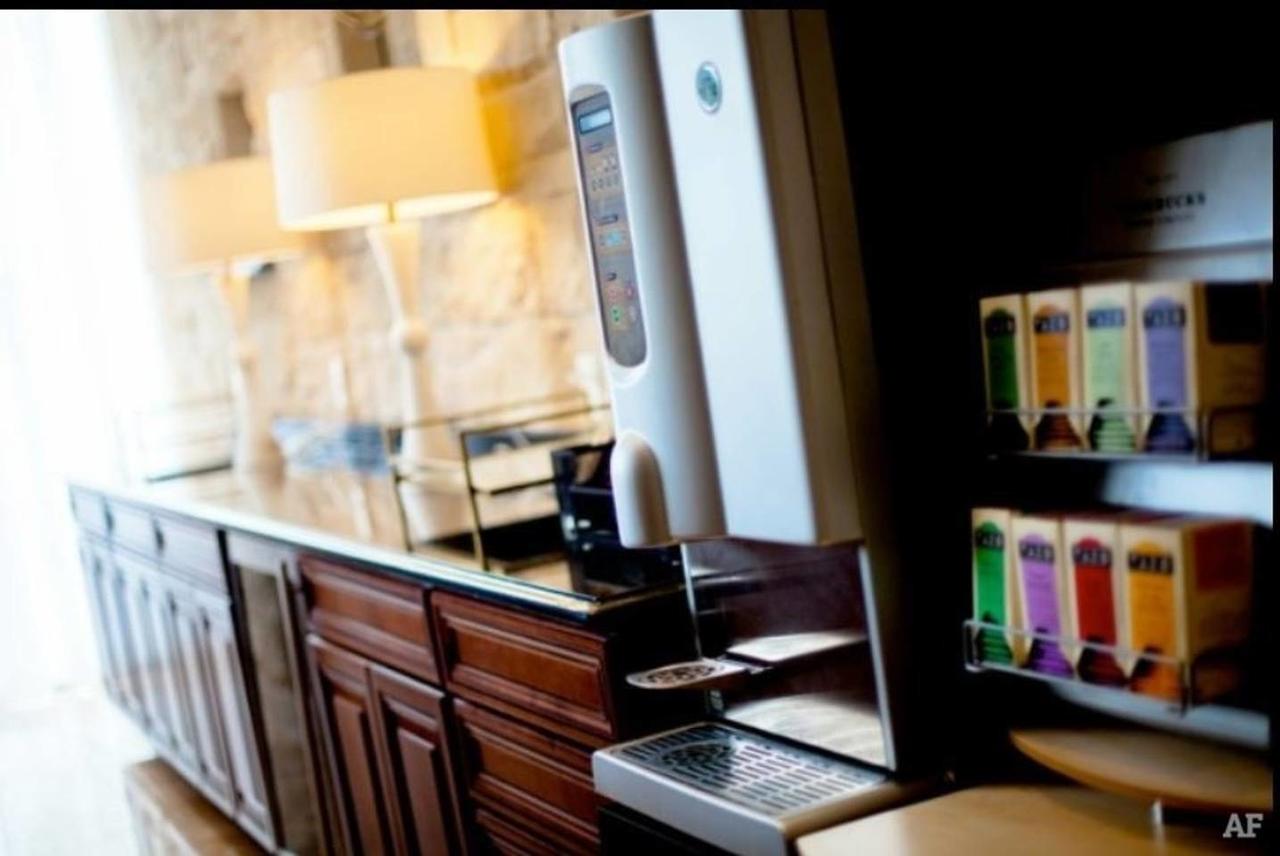 LUXURY LIVING 2BR 2 BTH- 1,400 Sf With POOL, ROOFTOP TERRACE, SPA, And PARKING - thumb 9