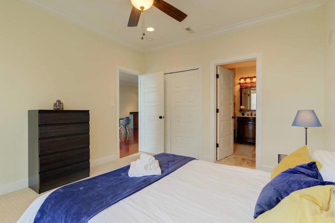 LUXURY LIVING 2BR 2 BTH- 1,400 Sf With POOL, ROOFTOP TERRACE, SPA, And PARKING - thumb 32