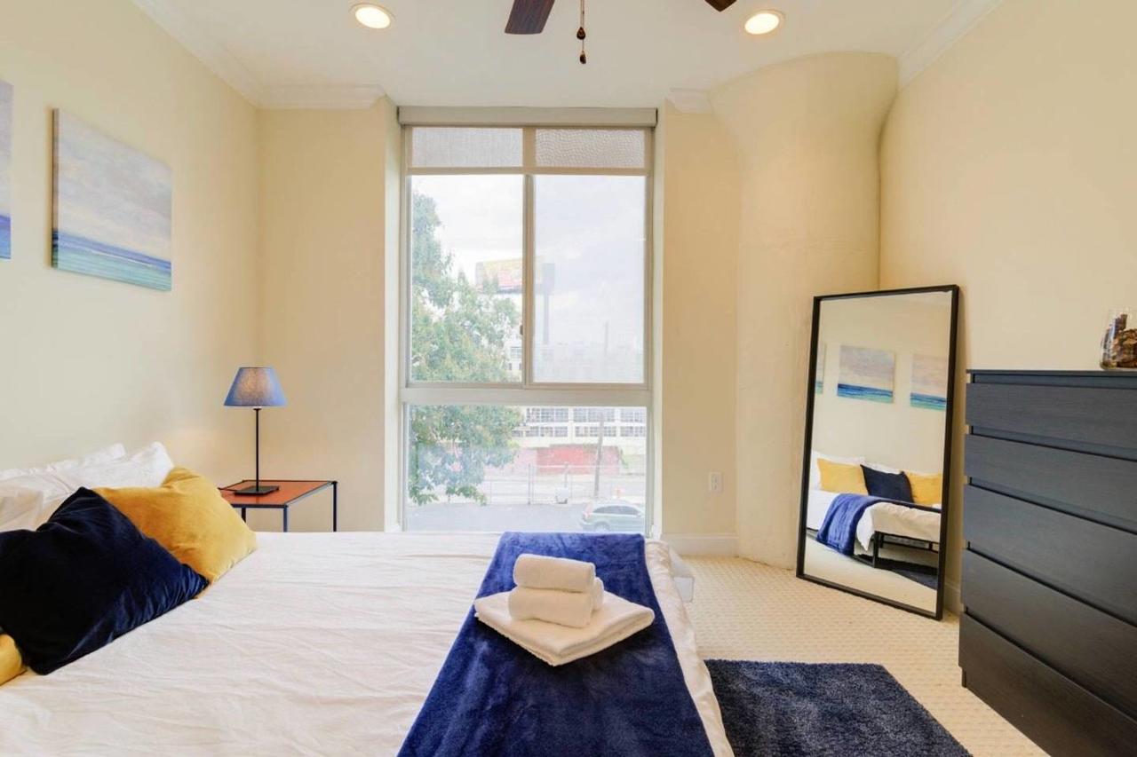 LUXURY LIVING 2BR 2 BTH- 1,400 Sf With POOL, ROOFTOP TERRACE, SPA, And PARKING - thumb 5