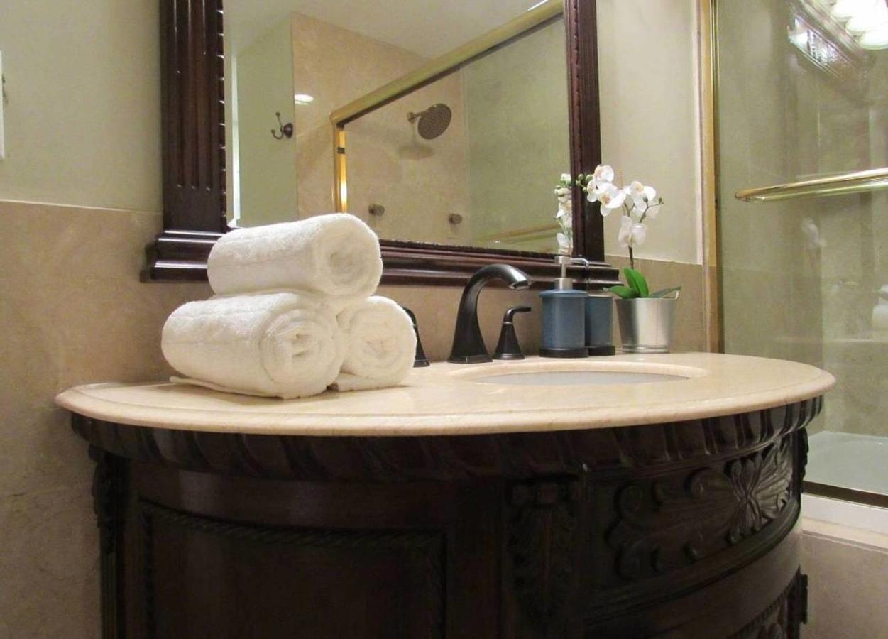 LUXURY LIVING 2BR 2 BTH- 1,400 Sf With POOL, ROOFTOP TERRACE, SPA, And PARKING - thumb 15