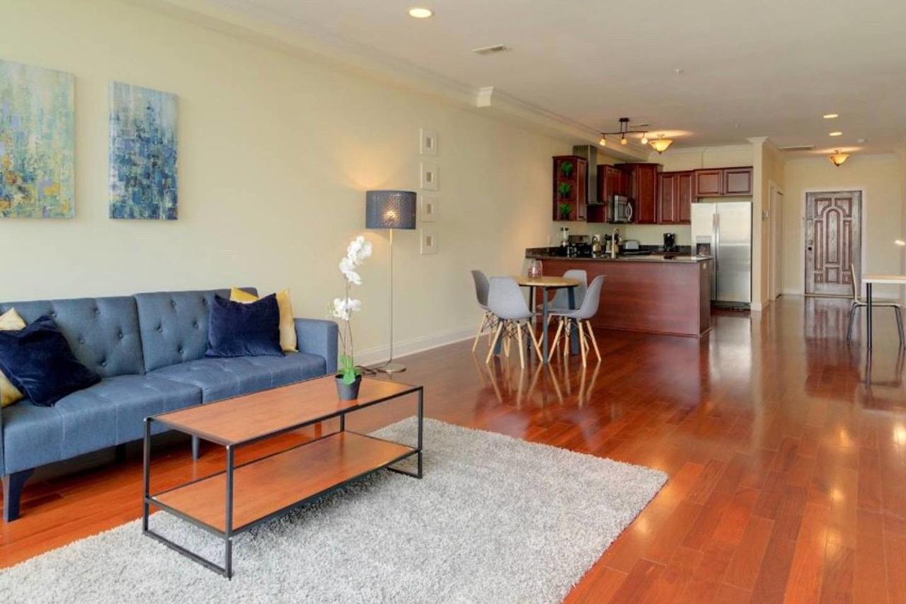 LUXURY LIVING 2BR 2 BTH- 1,400 Sf With POOL, ROOFTOP TERRACE, SPA, And PARKING - thumb 11