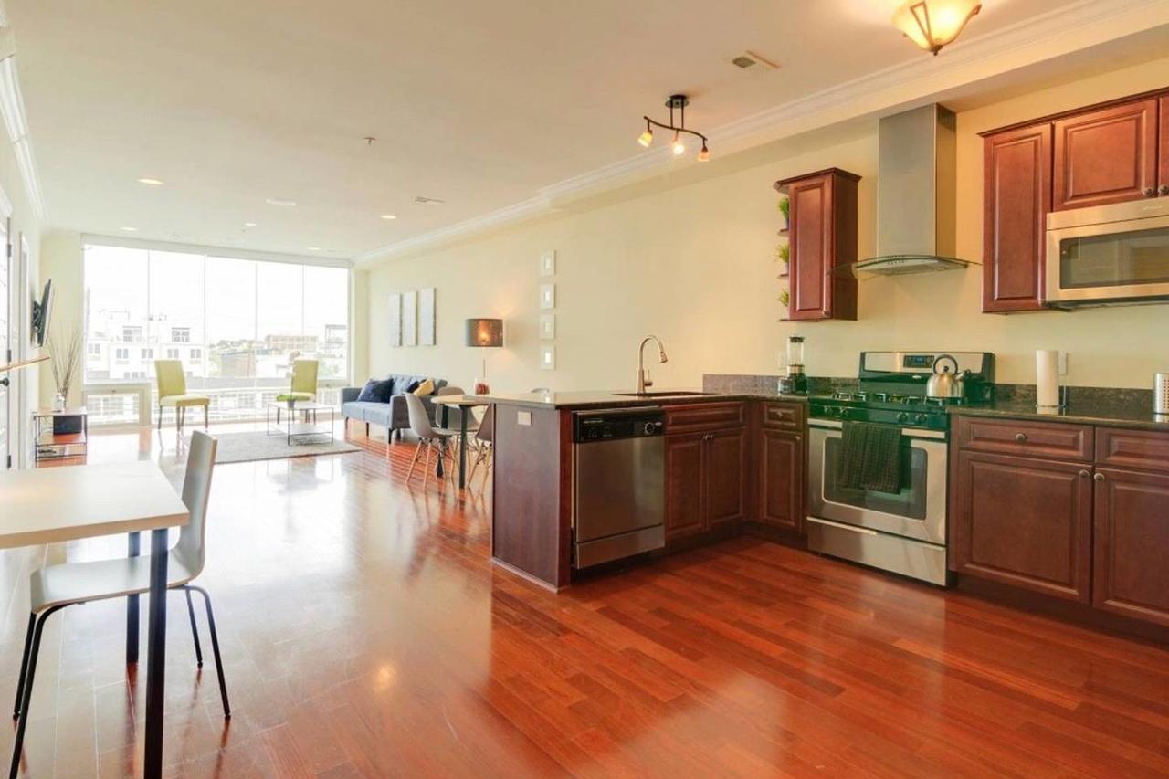 LUXURY LIVING 2BR 2 BTH- 1,400 Sf With POOL, ROOFTOP TERRACE, SPA, And PARKING - thumb 21