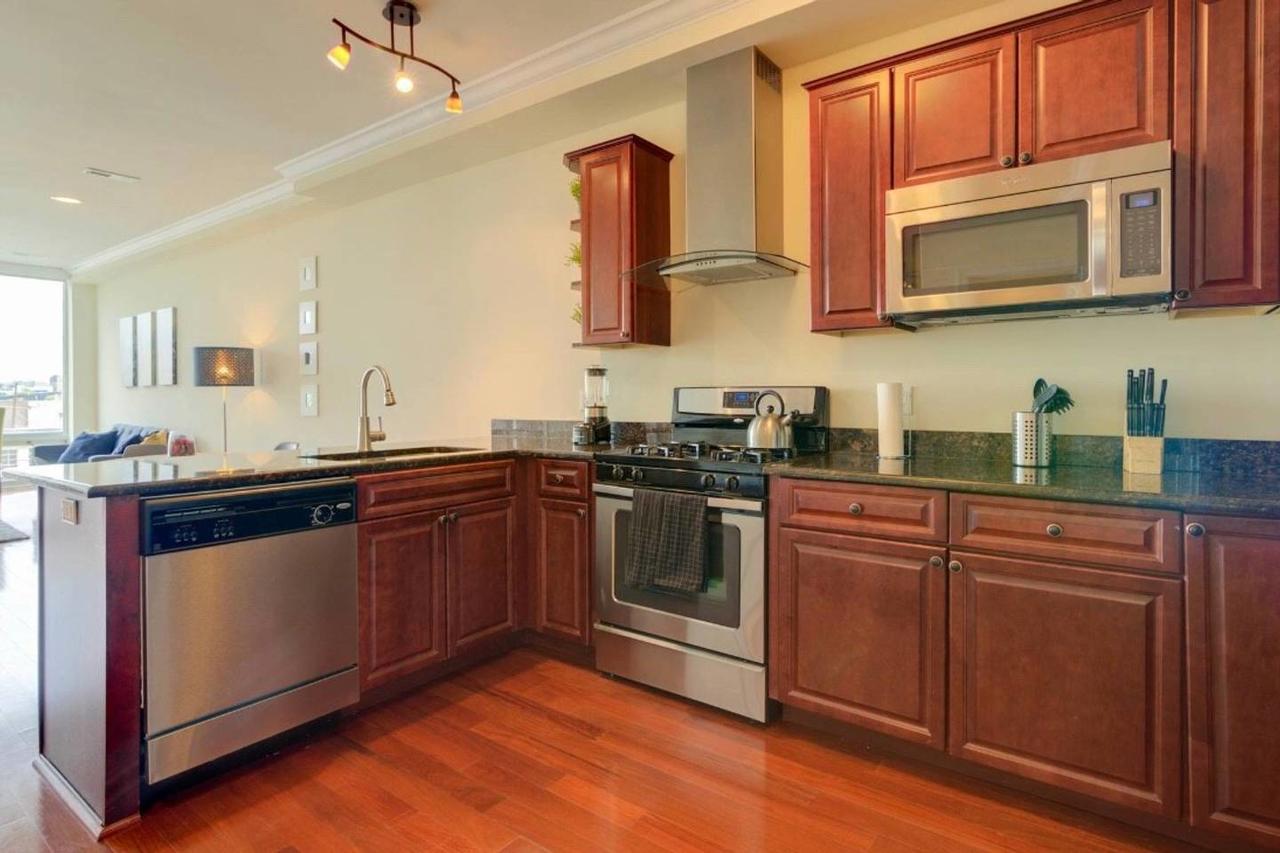 LUXURY LIVING 2BR 2 BTH- 1,400 Sf With POOL, ROOFTOP TERRACE, SPA, And PARKING - thumb 19