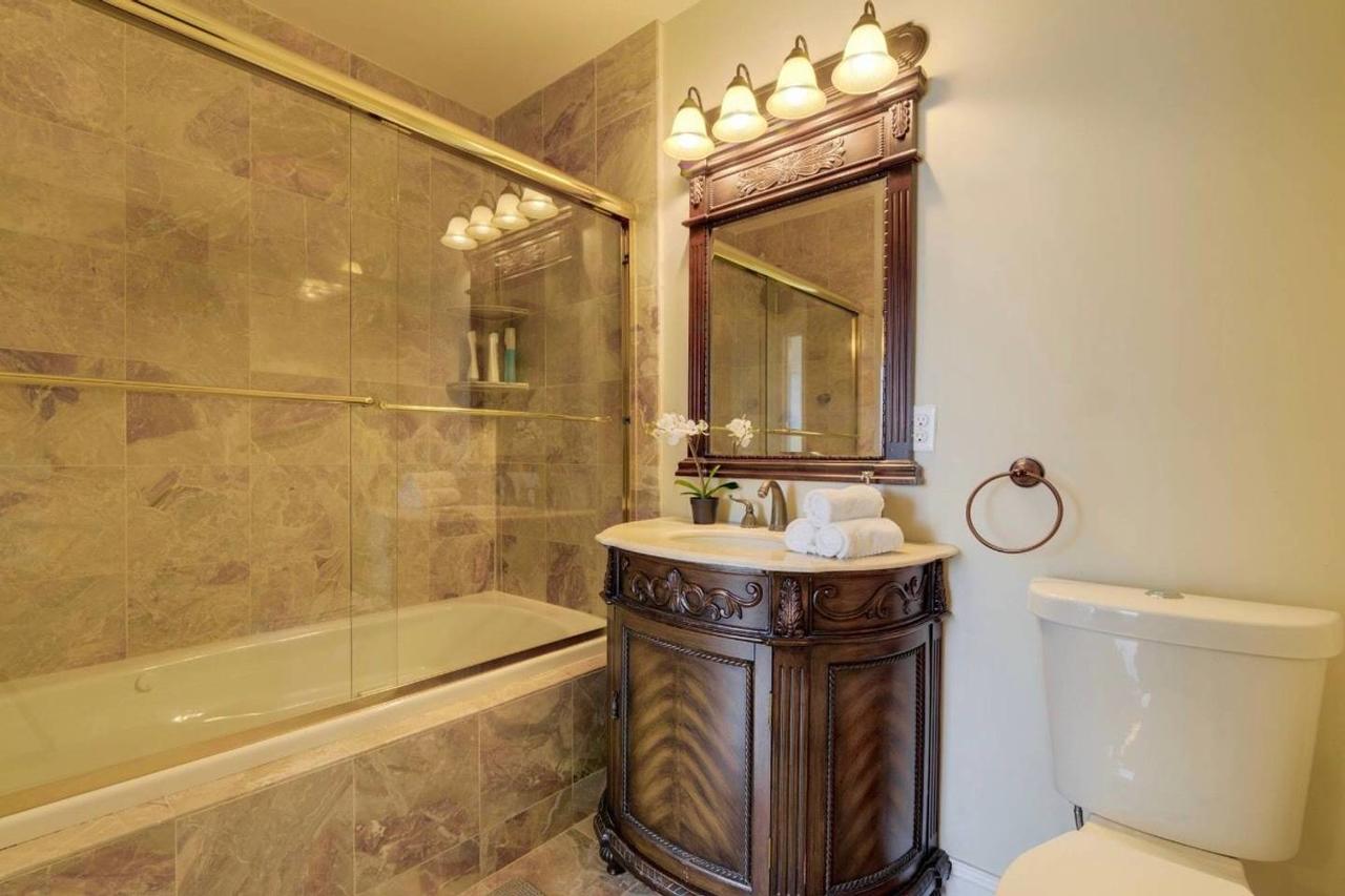 LUXURY LIVING 2BR 2 BTH- 1,400 Sf With POOL, ROOFTOP TERRACE, SPA, And PARKING - thumb 1