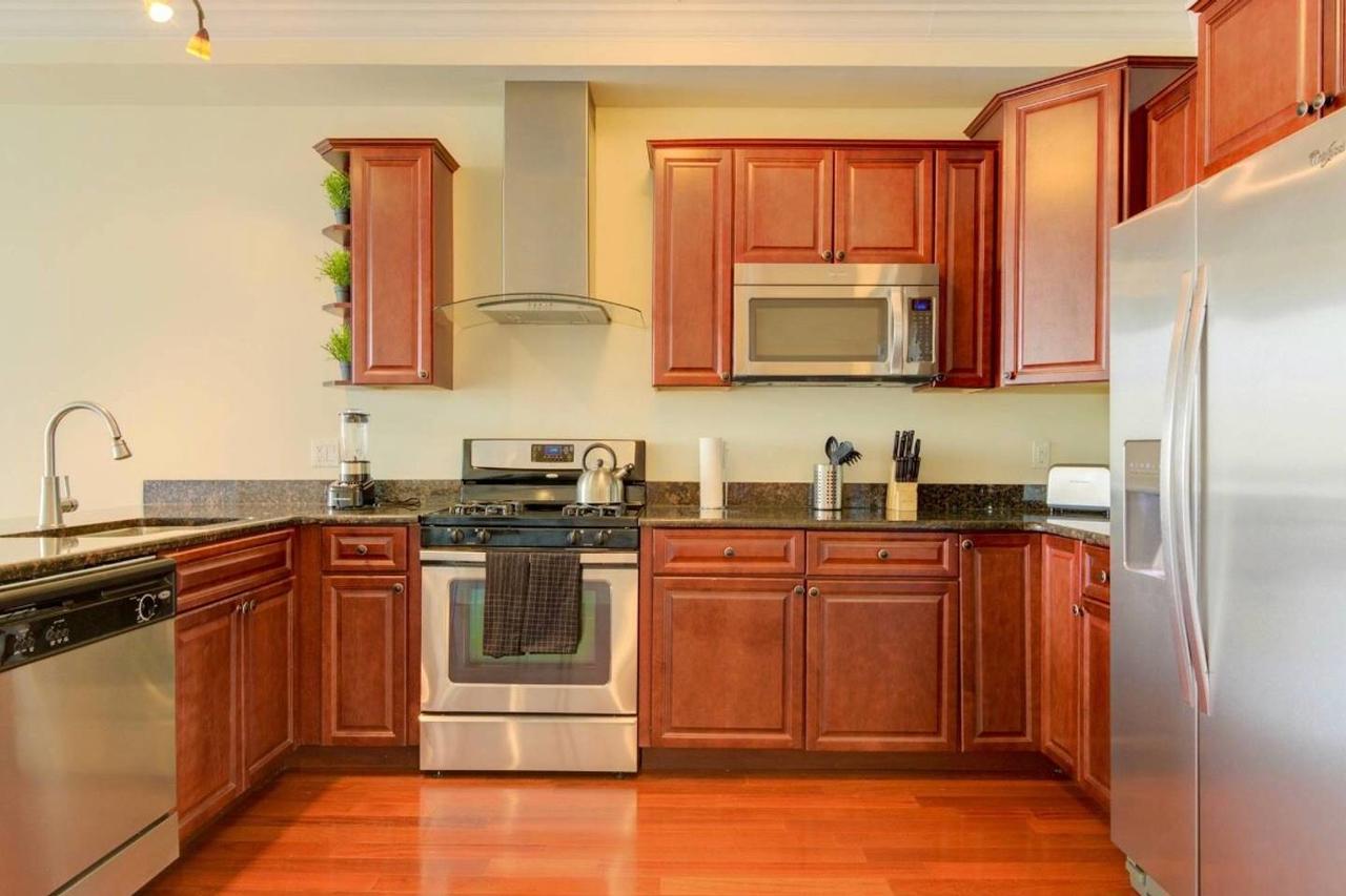 LUXURY LIVING 2BR 2 BTH- 1,400 Sf With POOL, ROOFTOP TERRACE, SPA, And PARKING - thumb 22