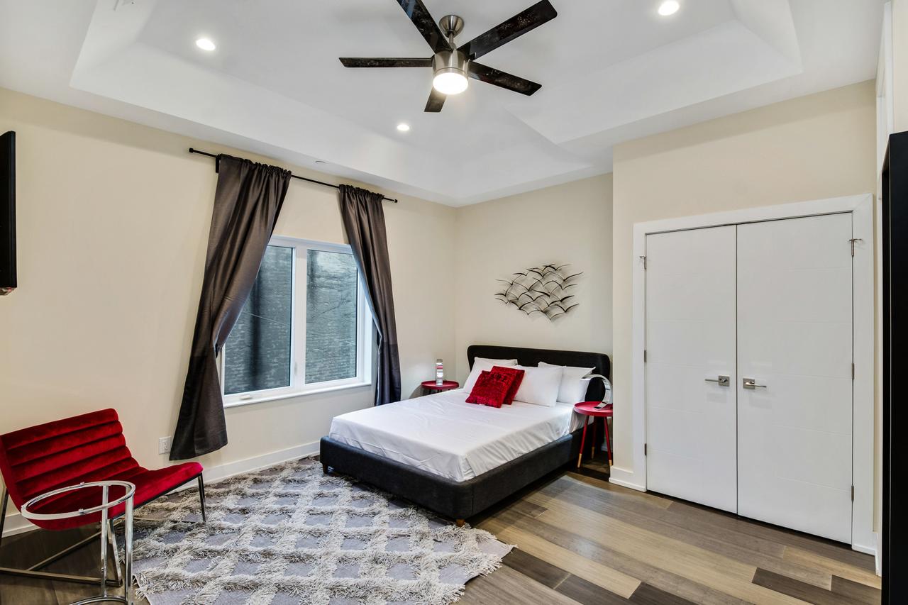 The Eagles Nest - Stunning 3BD Penthouse /w Private Roof Deck - thumb 6