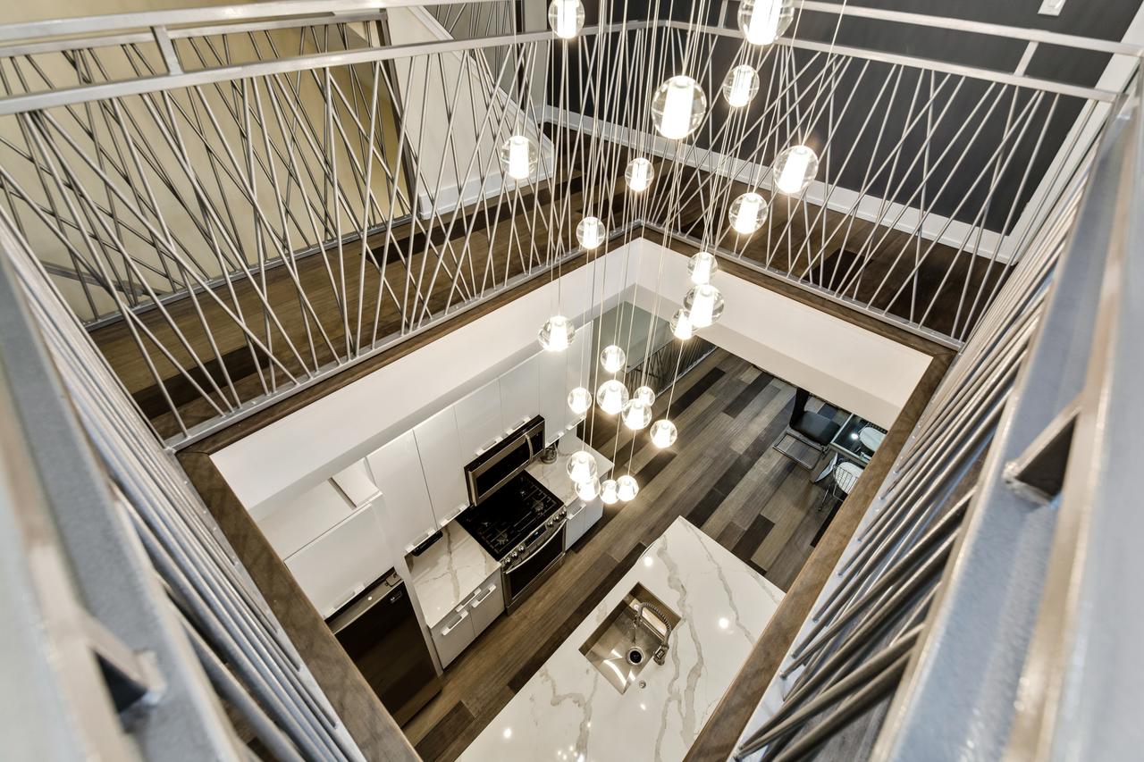 The Eagles Nest - Stunning 3BD Penthouse /w Private Roof Deck - thumb 22