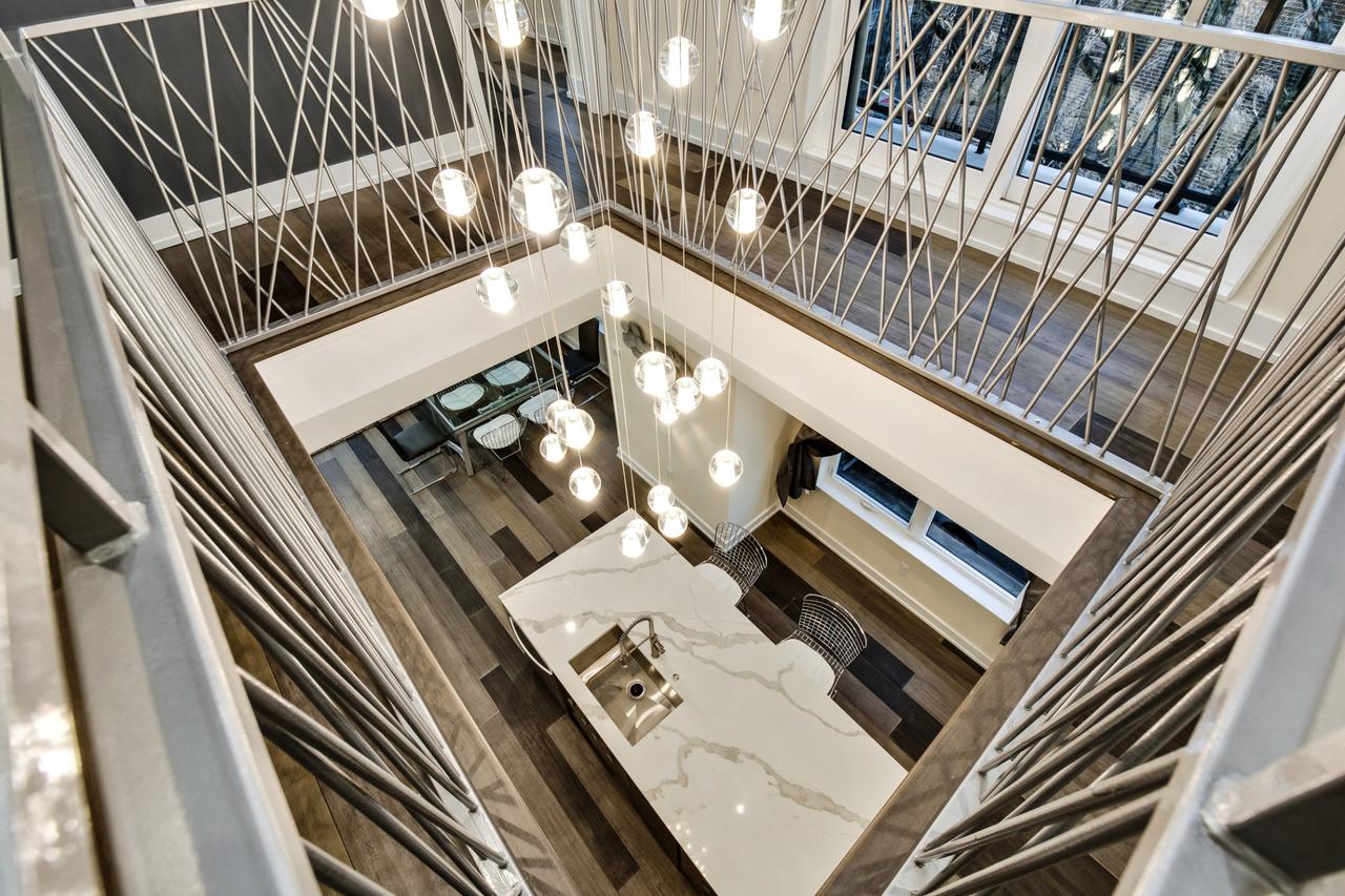 The Eagles Nest - Stunning 3BD Penthouse /w Private Roof Deck - thumb 1