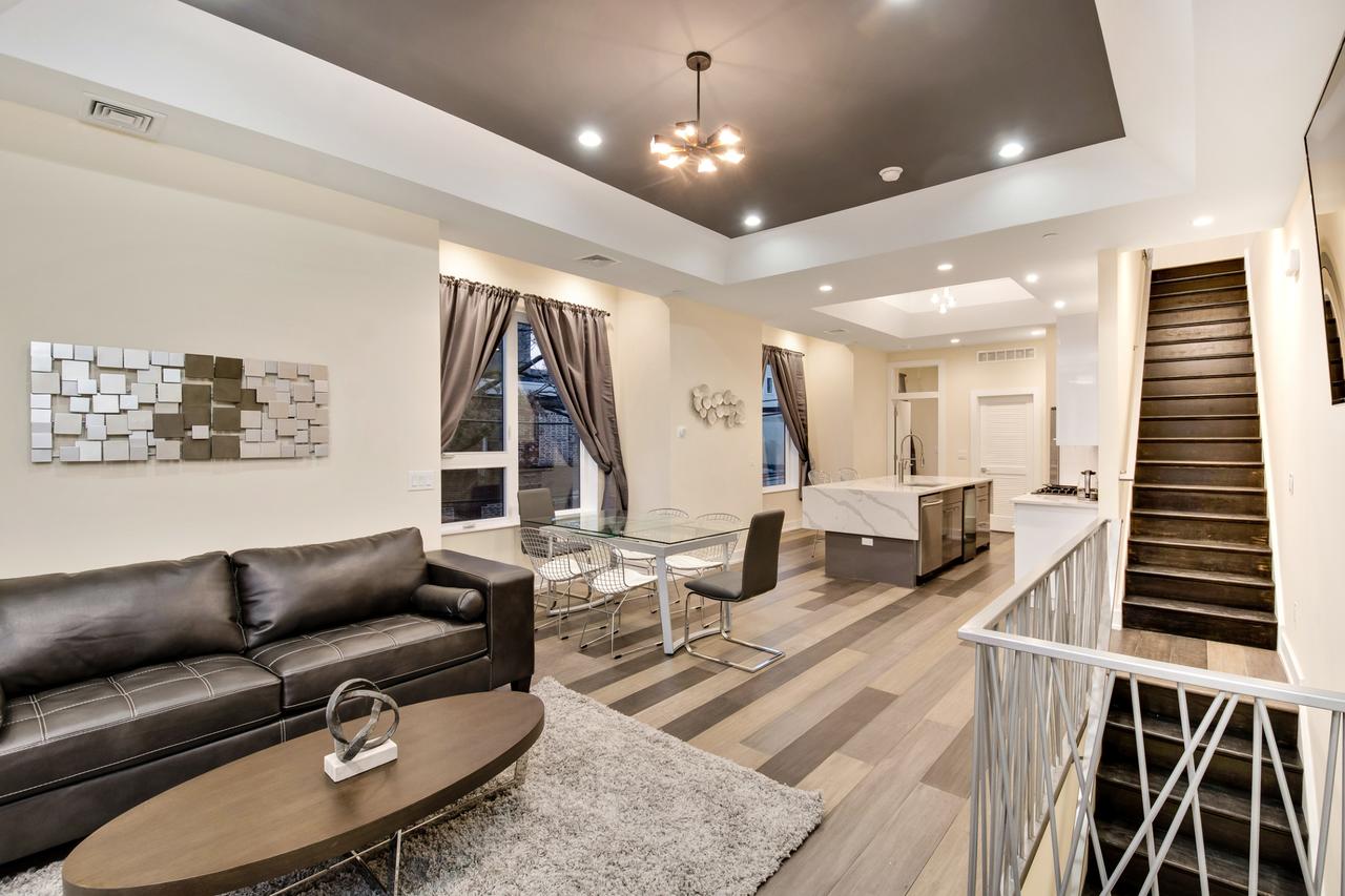 The Eagles Nest - Stunning 3BD Penthouse /w Private Roof Deck - thumb 10