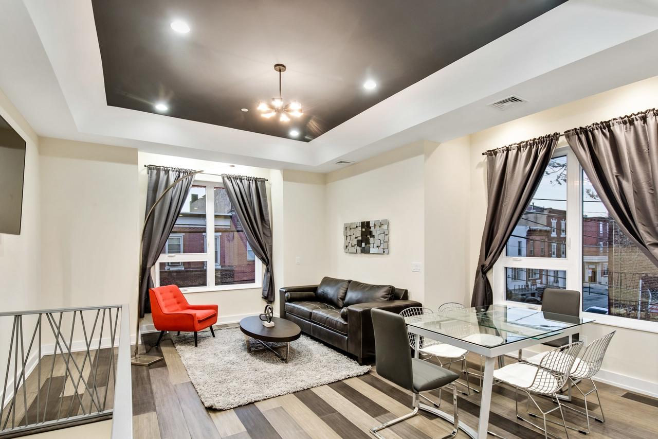 The Eagles Nest - Stunning 3BD Penthouse /w Private Roof Deck - thumb 0