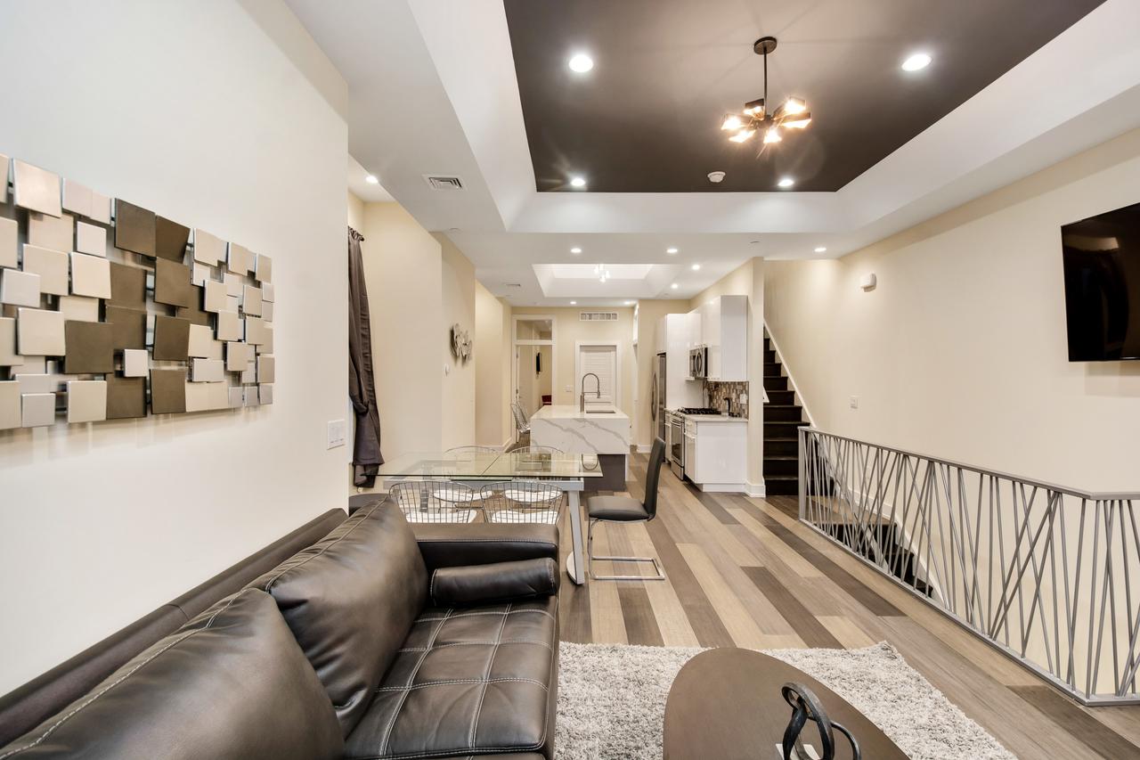 The Eagles Nest - Stunning 3BD Penthouse /w Private Roof Deck - thumb 4