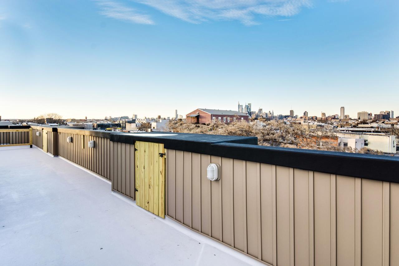 The Eagles Nest - Stunning 3BD Penthouse /w Private Roof Deck - thumb 31