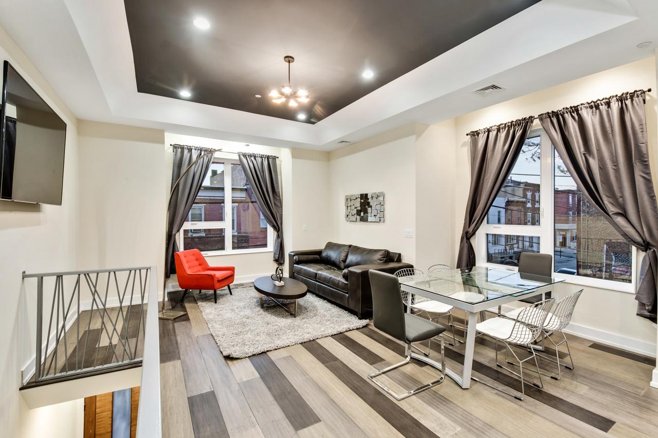 The Eagles Nest - Stunning 3BD Penthouse /w Private Roof Deck - thumb 3