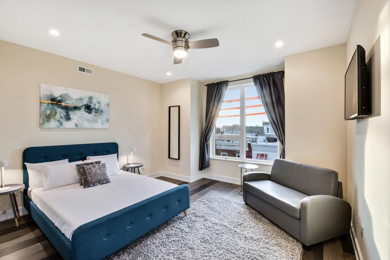 The Eagles Nest - Stunning 3BD Penthouse /w Private Roof Deck - thumb 14