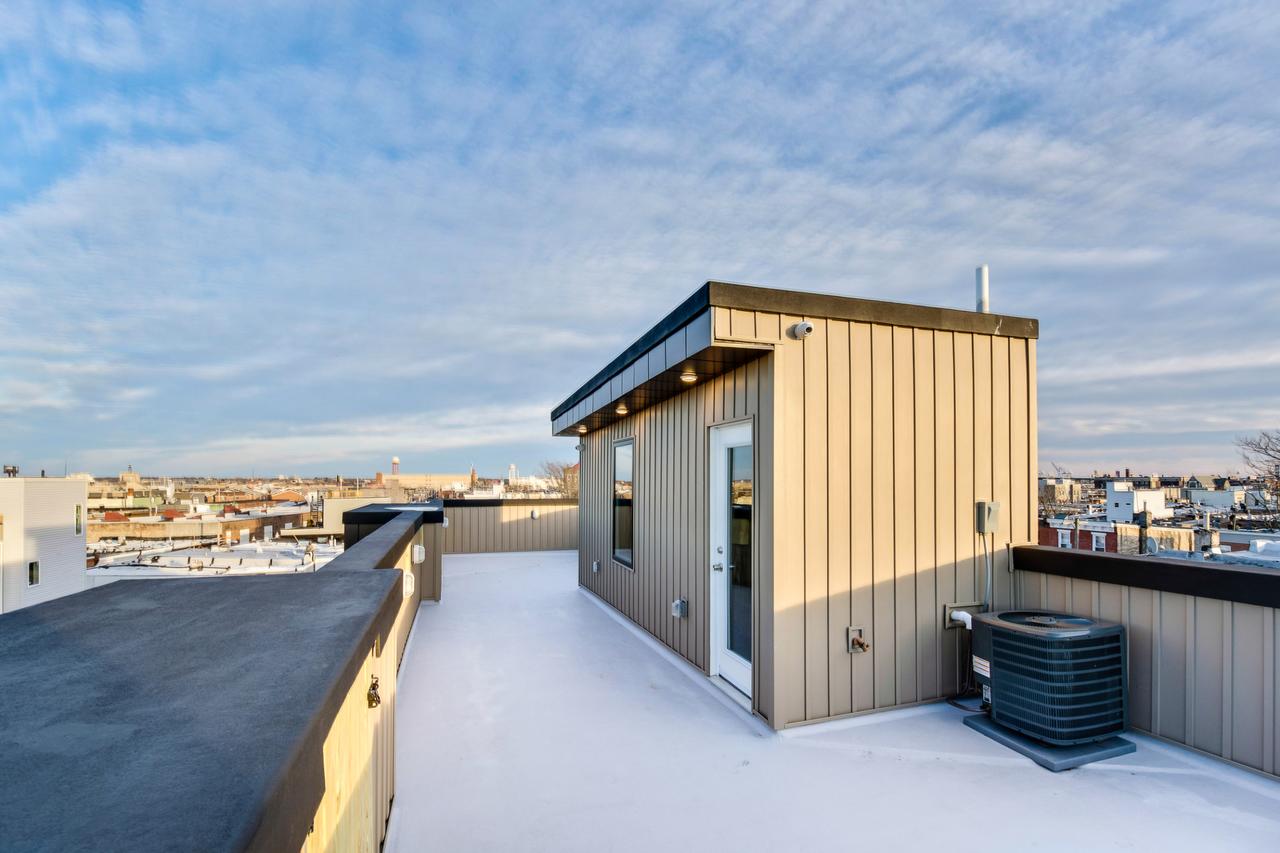 The Eagles Nest - Stunning 3BD Penthouse /w Private Roof Deck - thumb 30
