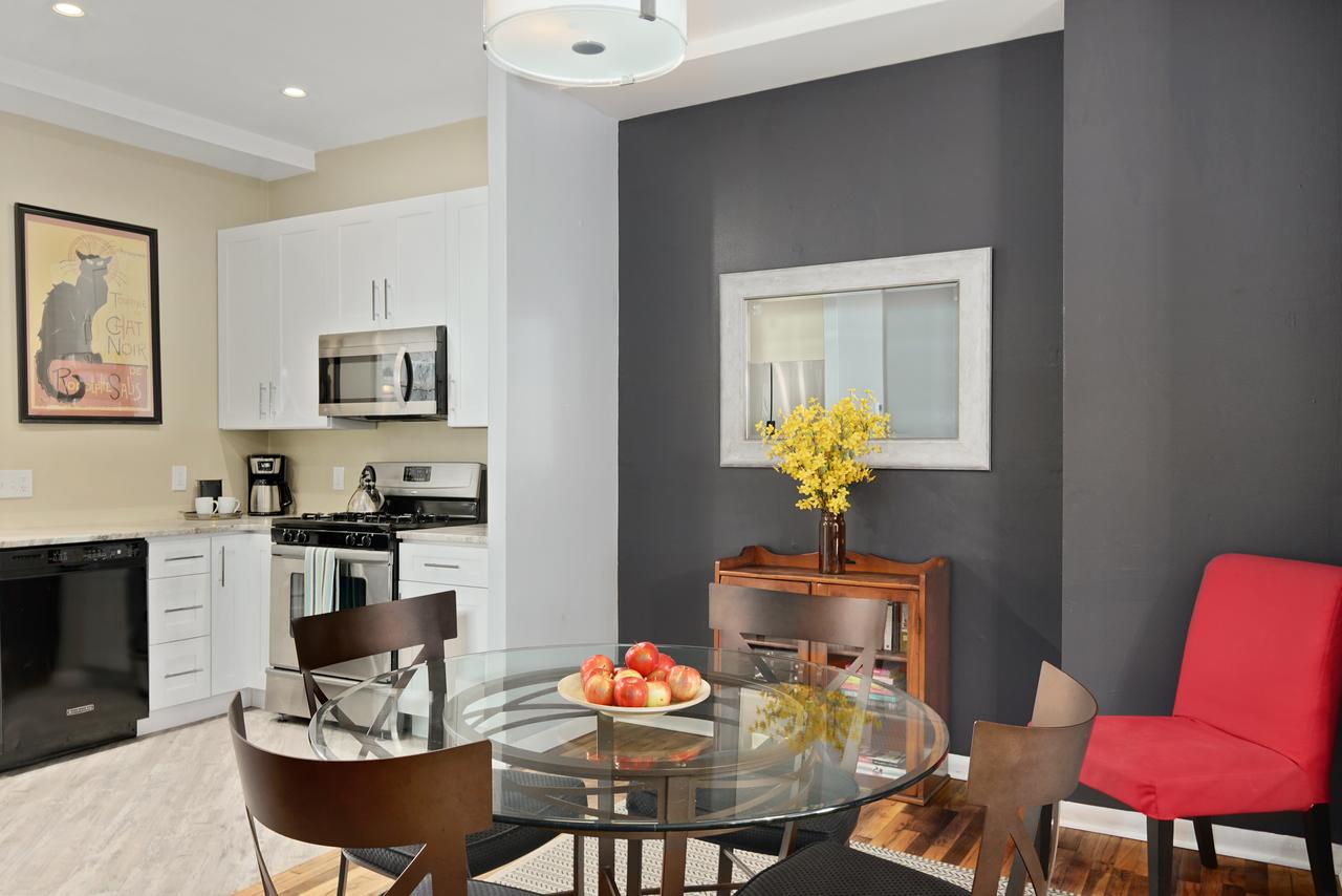 Spacious Modern Row Home In Heart Of Center City - thumb 15
