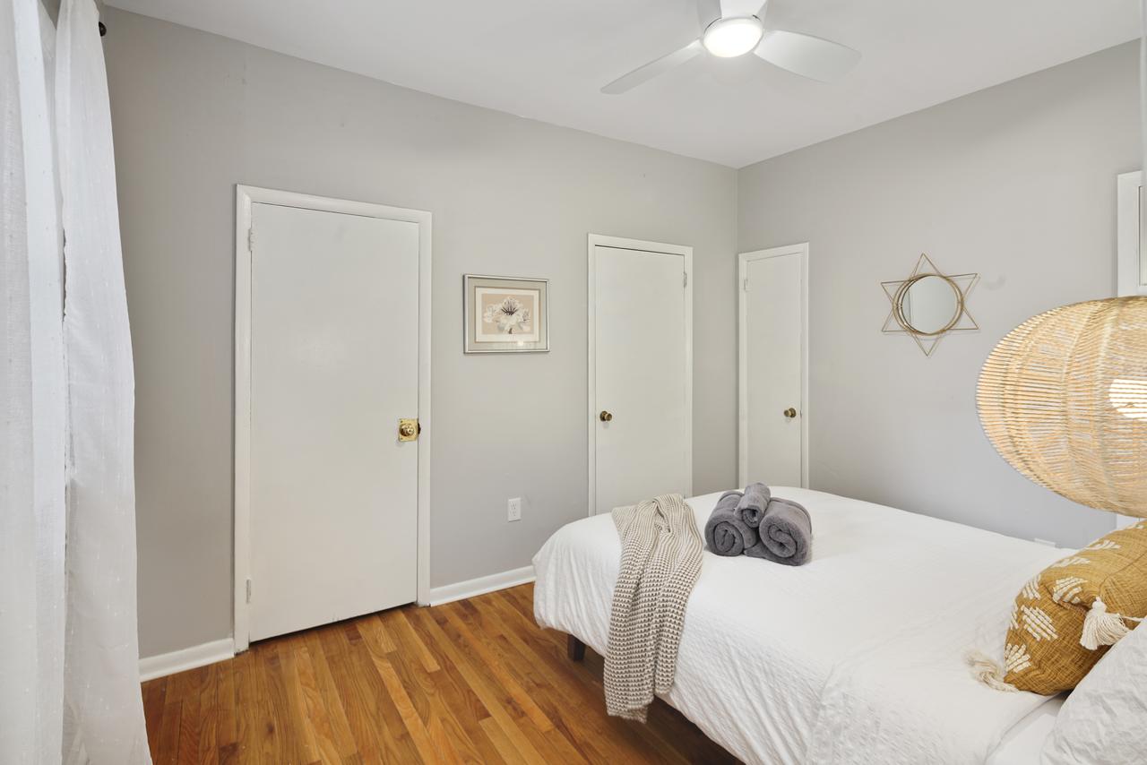 Spacious Modern Row Home In Heart Of Center City - thumb 9