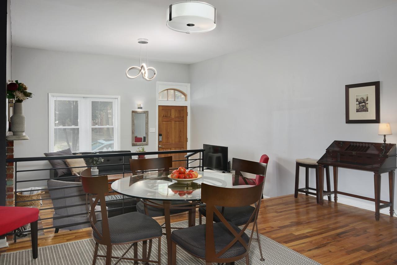 Spacious Modern Row Home In Heart Of Center City - thumb 16