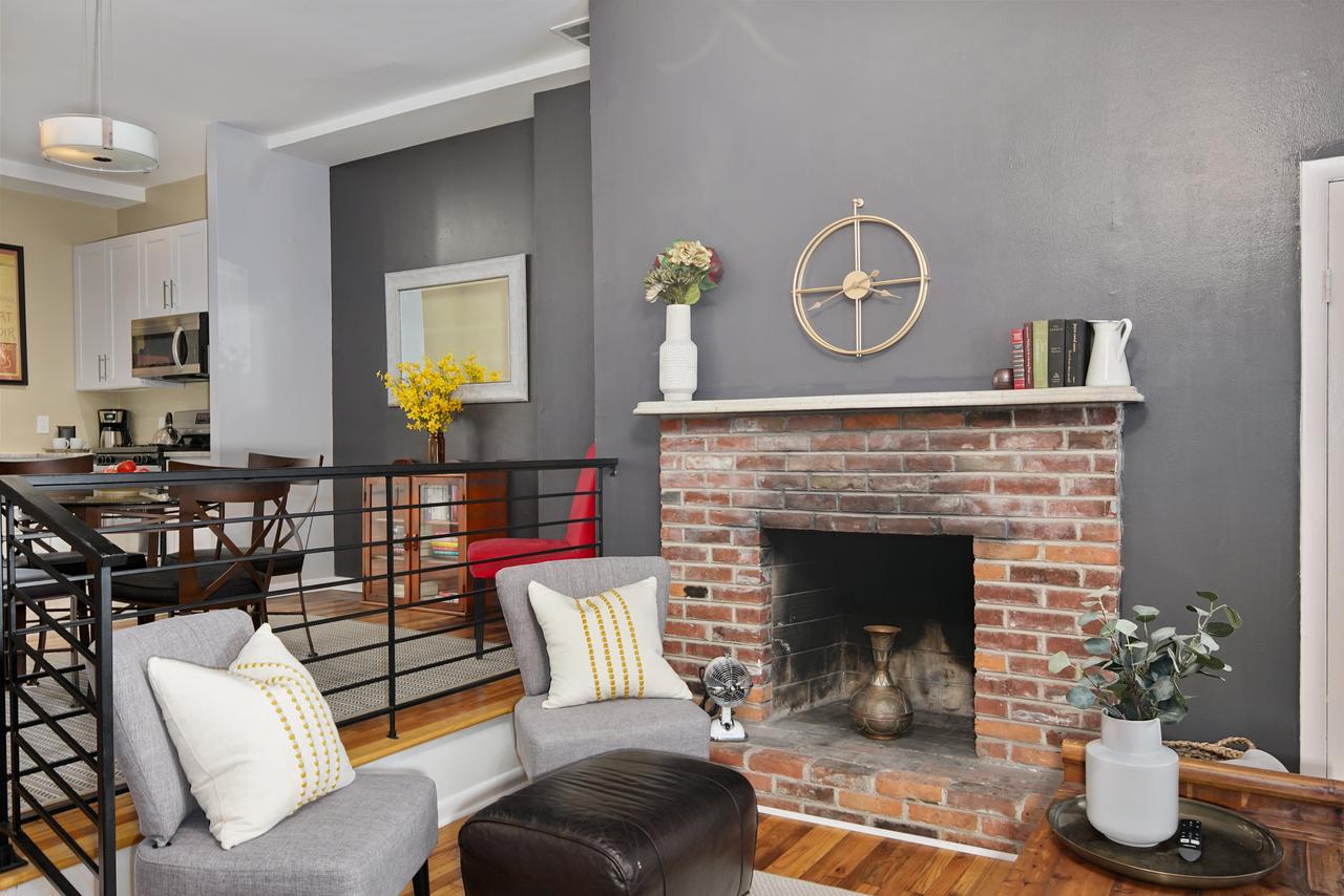 Spacious Modern Row Home In Heart Of Center City - thumb 14