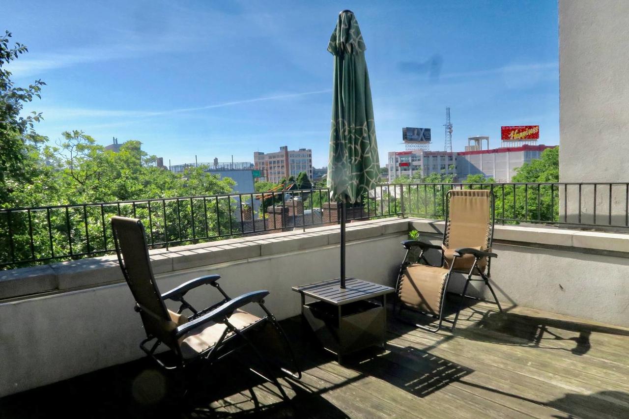 ROOFTOP BALCONY, Modern Old City Apt - thumb 0