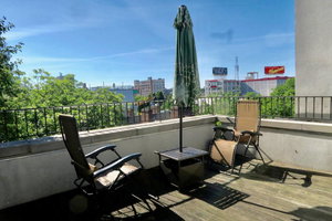 ROOFTOP BALCONY, Modern Old City Apt