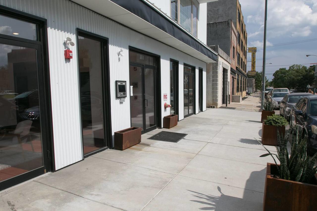 FISHTOWN QUARTERS - COUPLES HEAVEN + GYM + DECK - thumb 7
