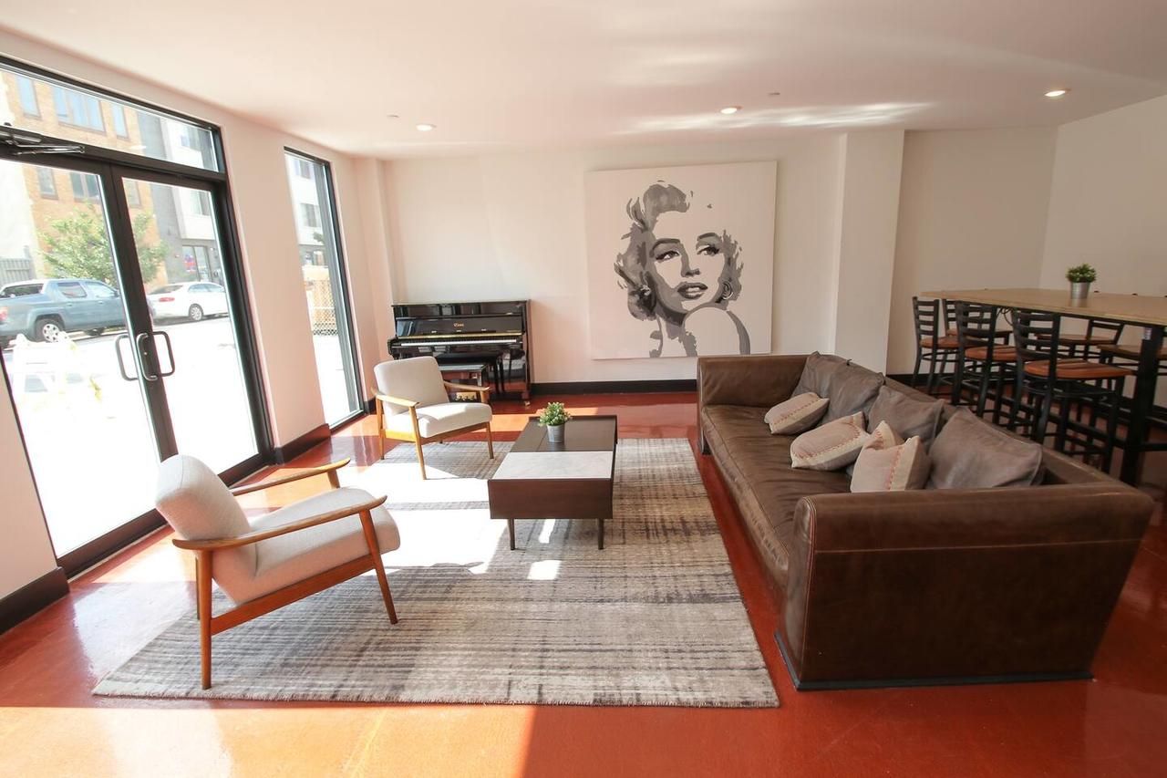 FISHTOWN QUARTERS - COUPLES HEAVEN + GYM + DECK - thumb 4
