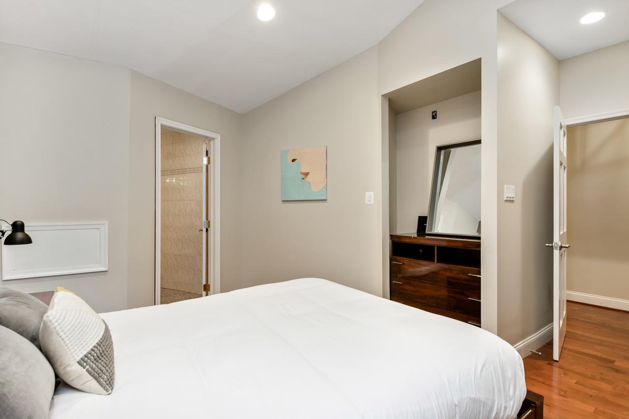 Stylish Center City 1bd Apartment - thumb 11