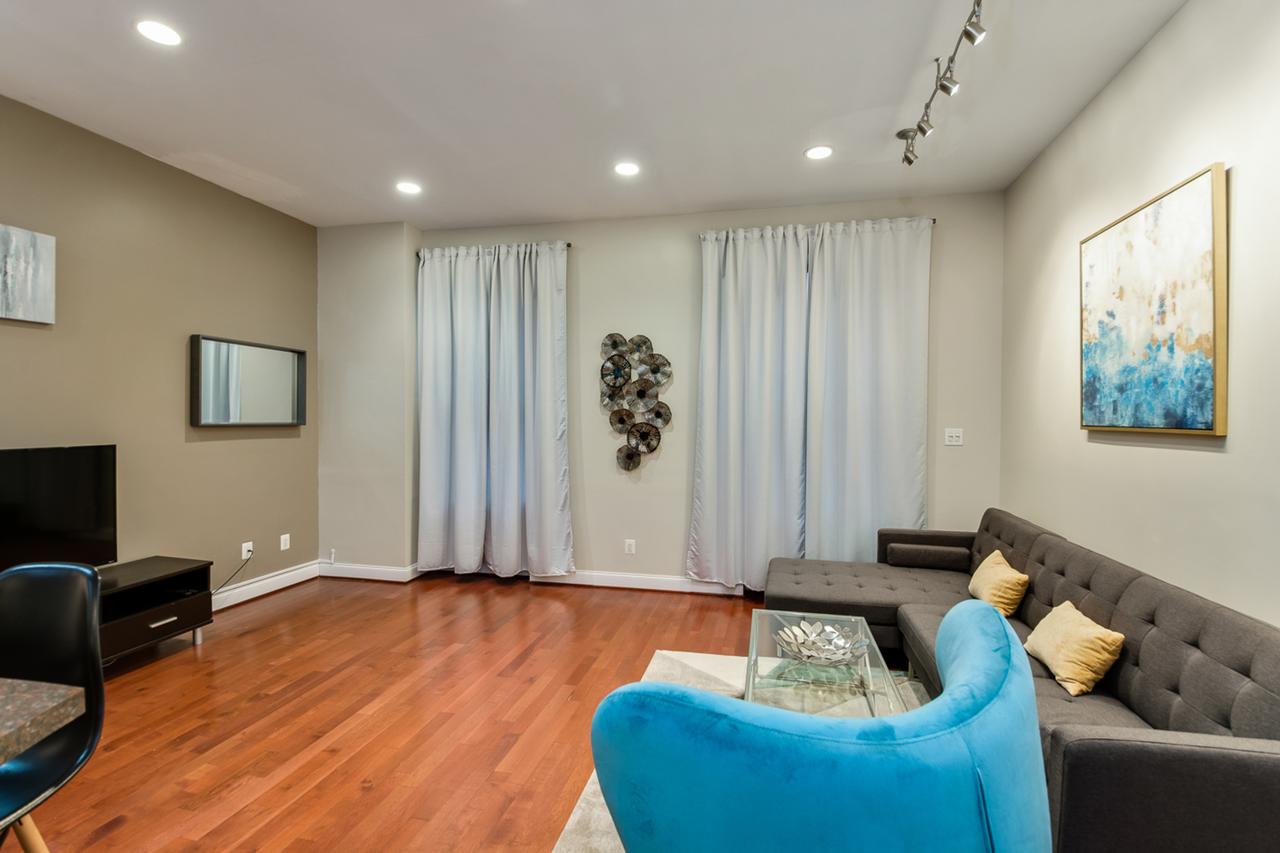 Stylish Center City 1bd Apartment - thumb 2