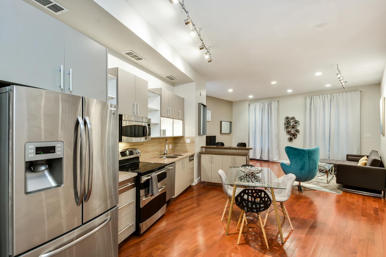 Stylish Center City 1bd Apartment - thumb 0