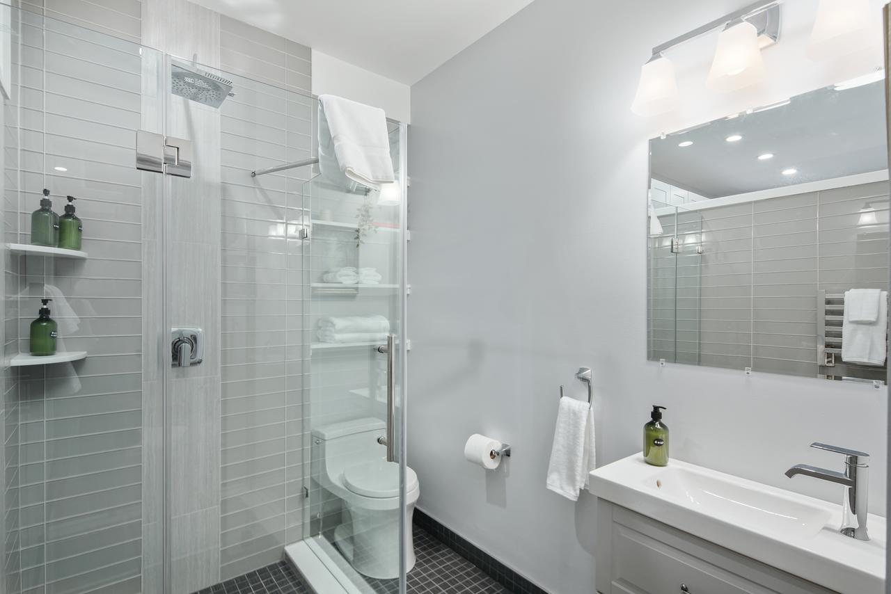 Bright, Modern Corner Unit -- Walk To Kimmel Center - thumb 9