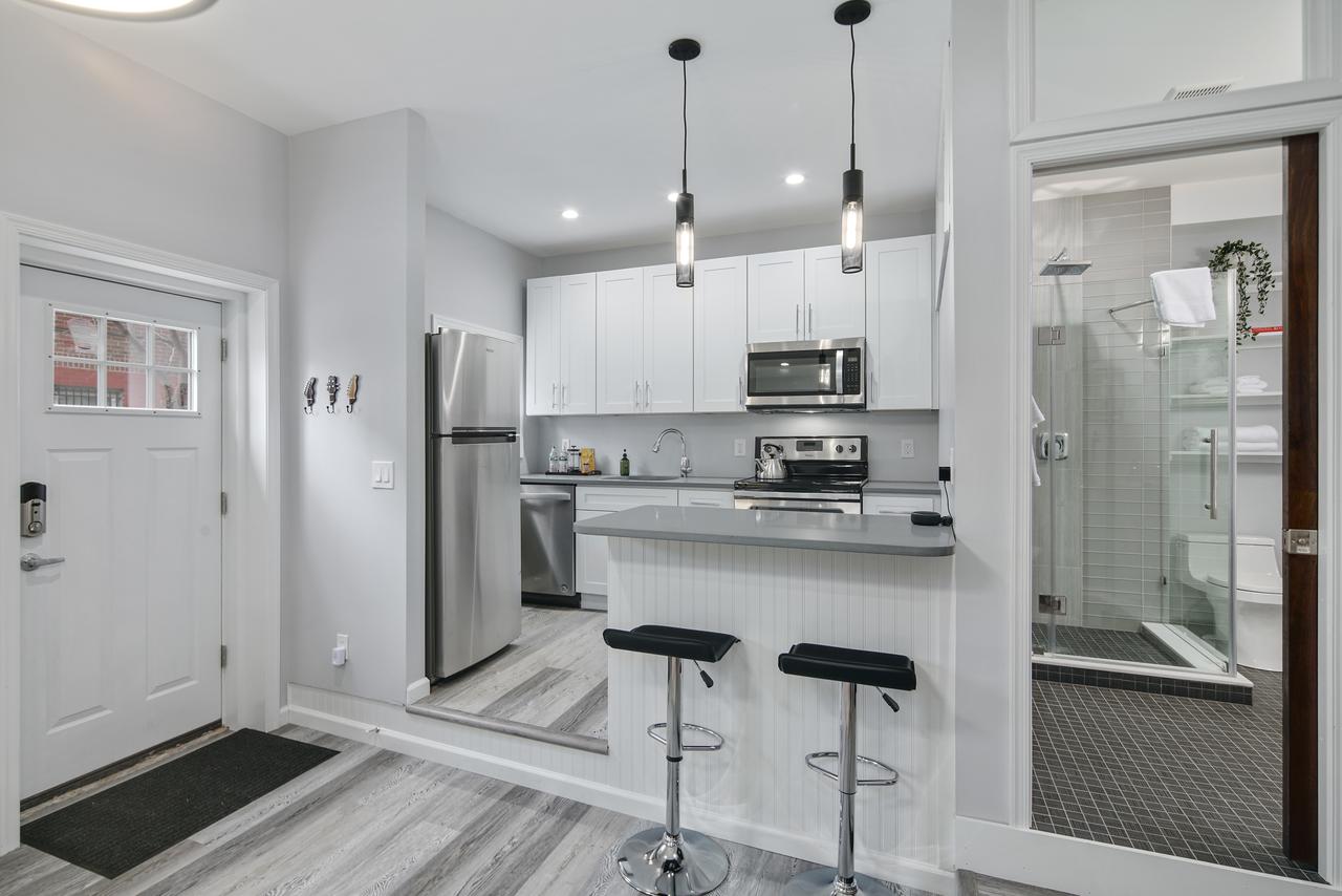 Bright, Modern Corner Unit -- Walk To Kimmel Center - thumb 14