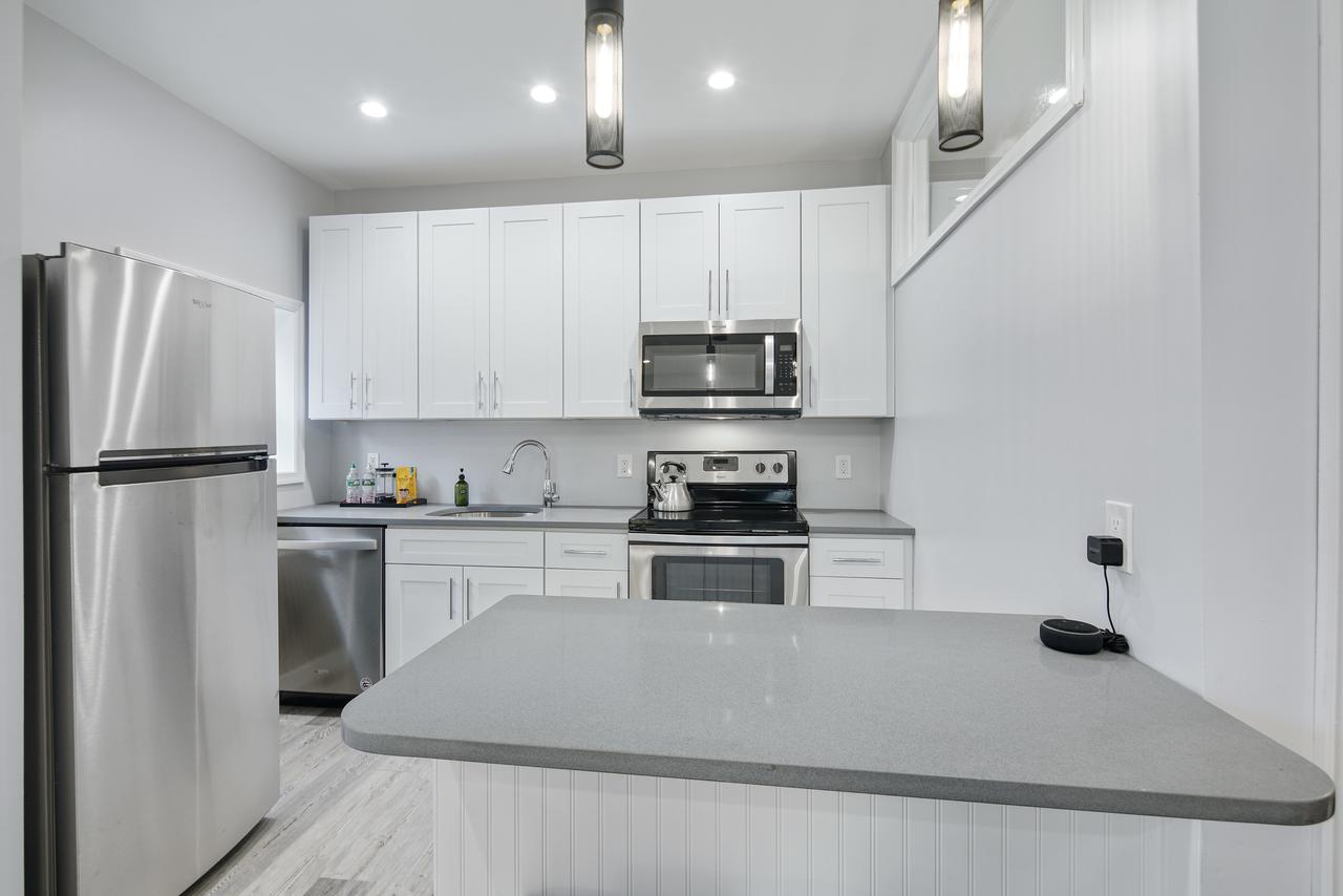 Bright, Modern Corner Unit -- Walk To Kimmel Center - thumb 13