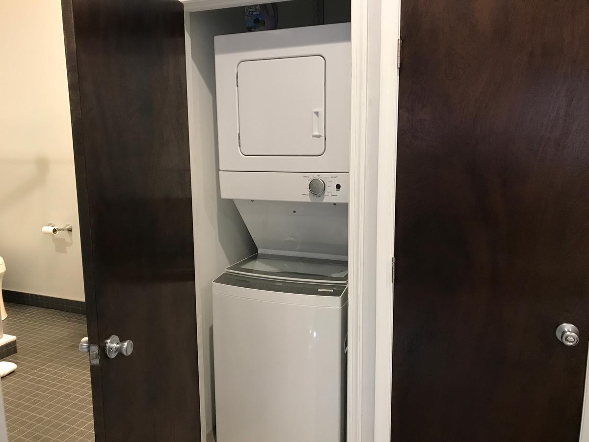 Bright, Modern Corner Unit -- Walk To Kimmel Center - thumb 16