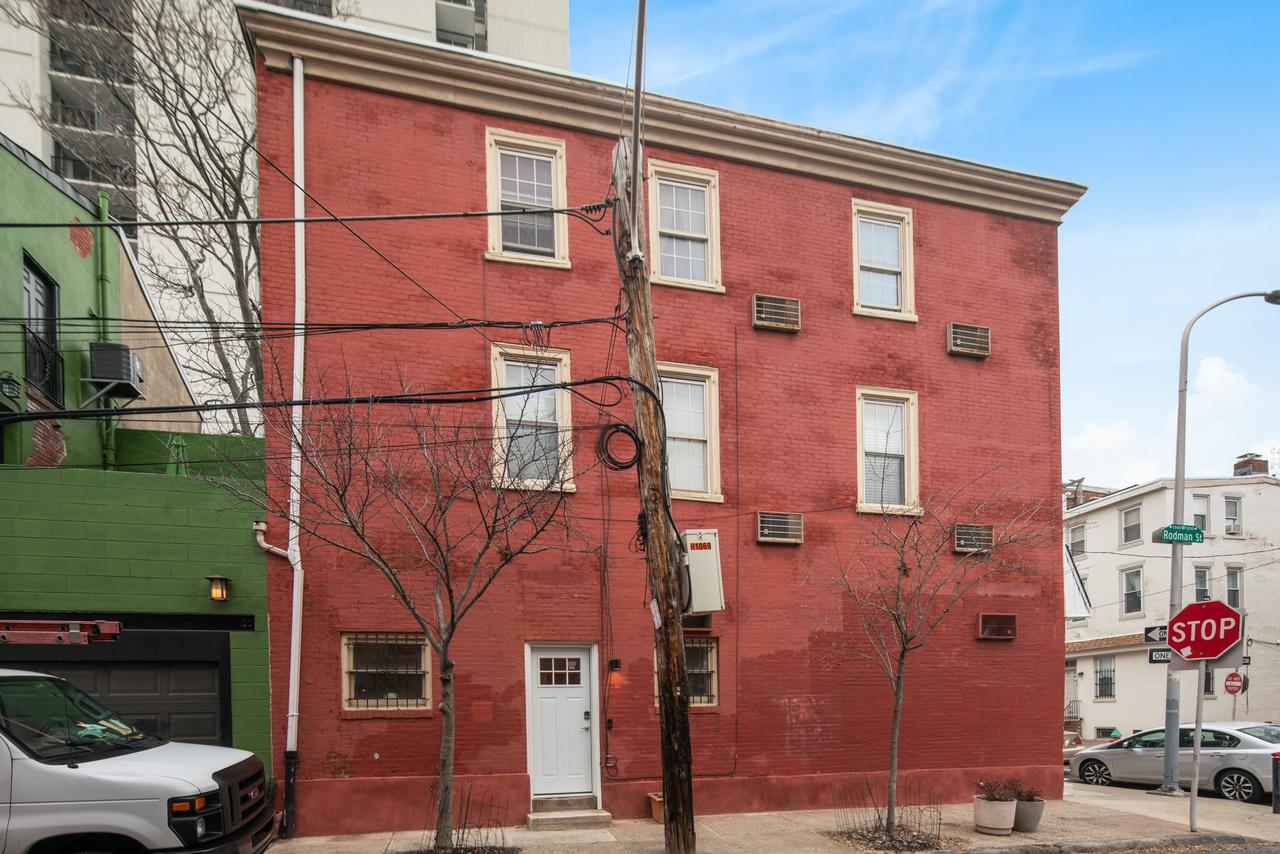 Bright, Modern Corner Unit -- Walk To Kimmel Center - thumb 3