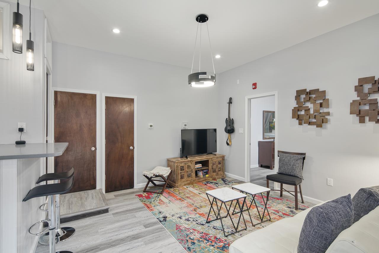Bright, Modern Corner Unit -- Walk To Kimmel Center - thumb 15
