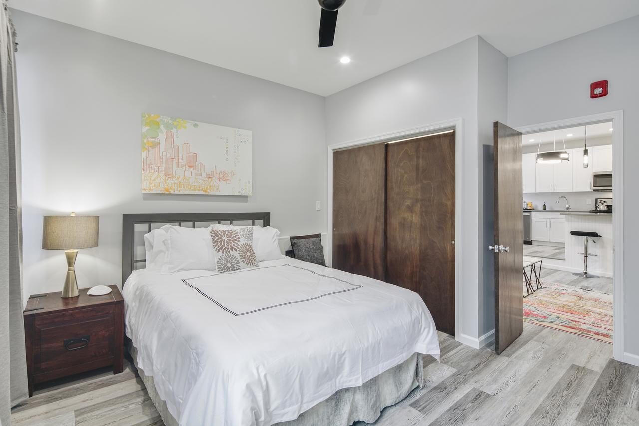Bright, Modern Corner Unit -- Walk To Kimmel Center - thumb 5