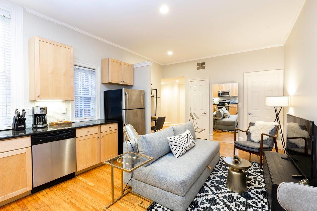 Walker's Paradise 2-Bdrm In Rittenhouse Square - thumb 0