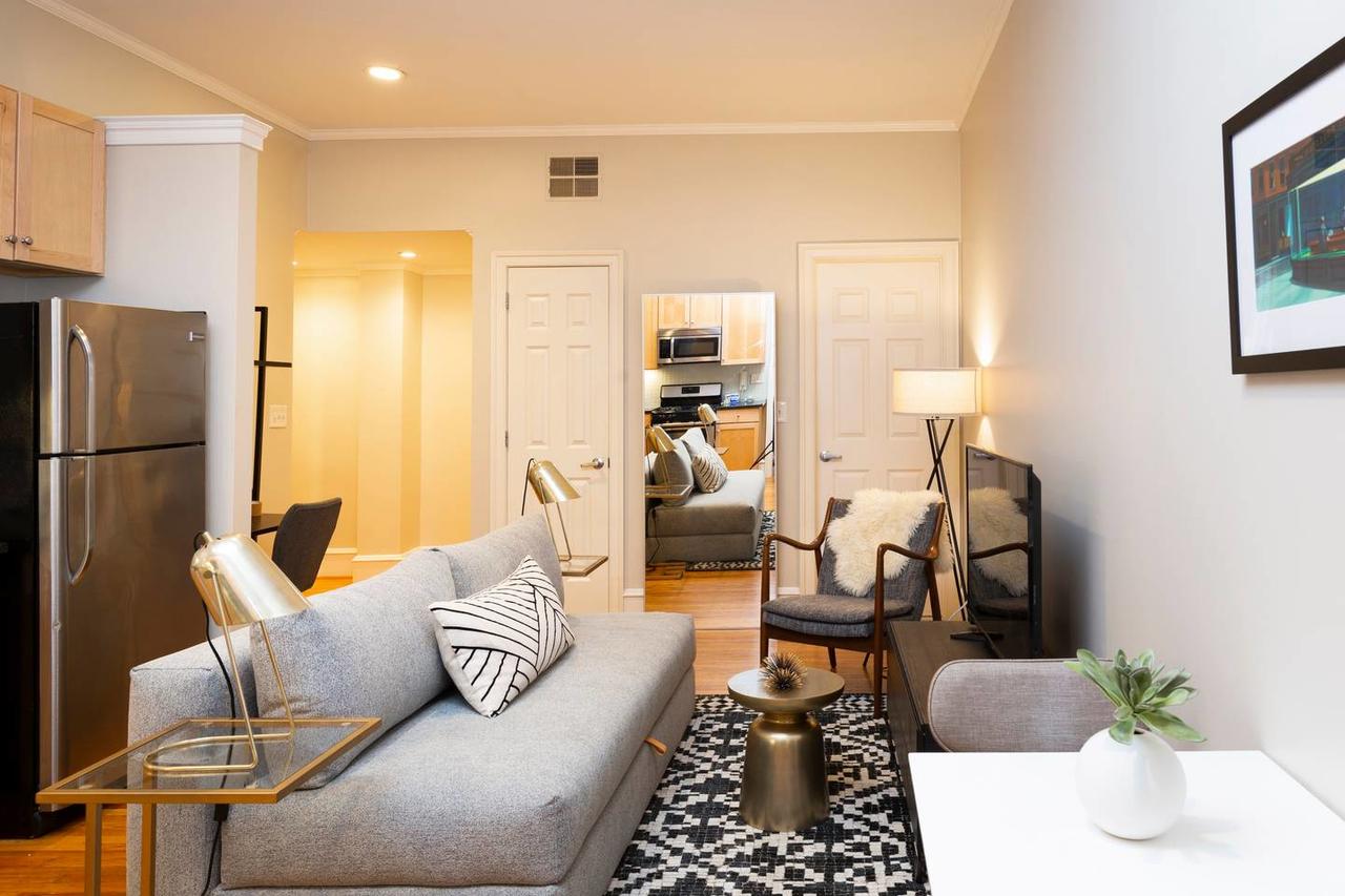 Walker's Paradise 2-Bdrm In Rittenhouse Square - thumb 1