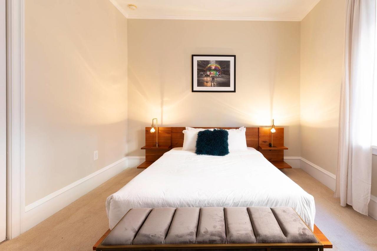 Walker's Paradise 2-Bdrm In Rittenhouse Square - thumb 6