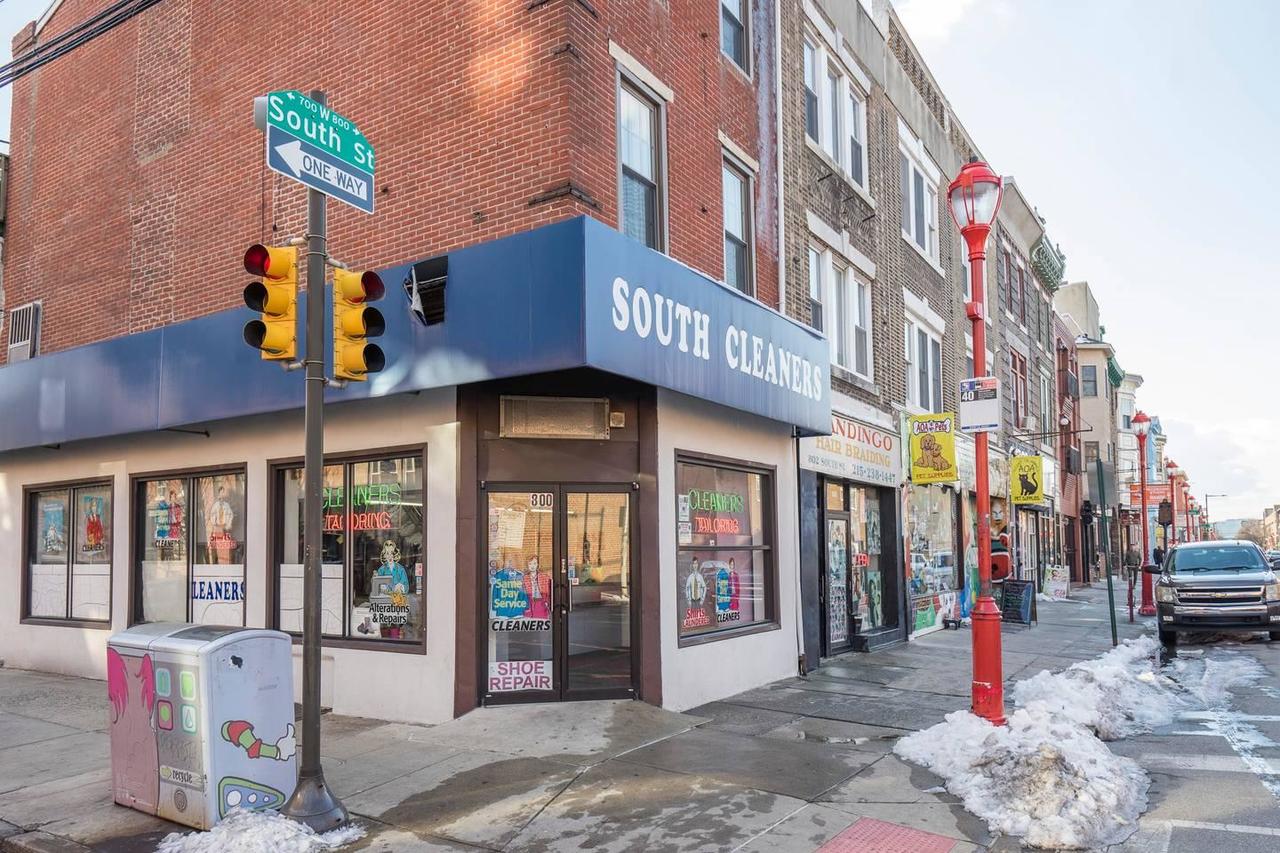 Philly's Hidden Gem With Patio And Great Location - thumb 27
