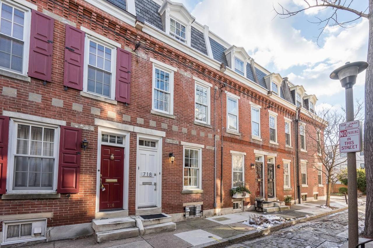 Philly's Hidden Gem With Patio And Great Location - thumb 20