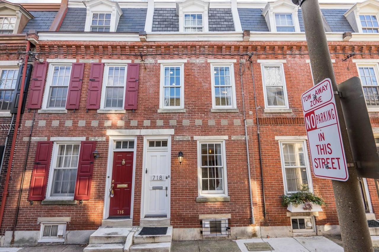 Philly's Hidden Gem With Patio And Great Location - thumb 24