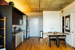 Coral Homes - Designer Penthouse In Old City - Zen Suite
