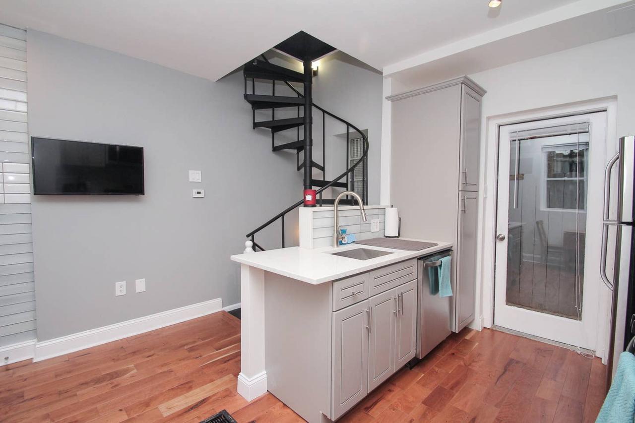 Spectacular Downtown Trinity! Sleeps 6! - thumb 1