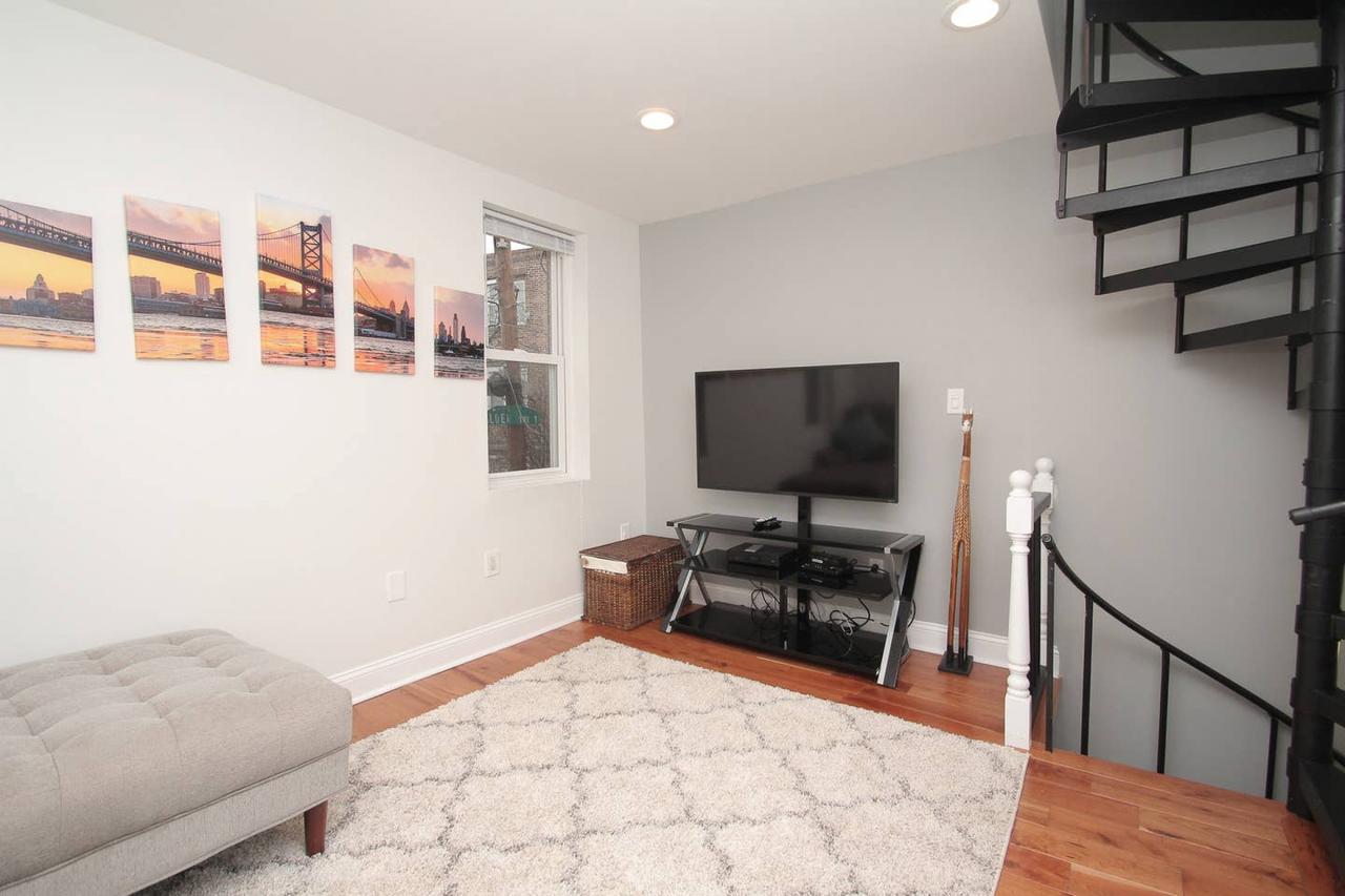 Spectacular Downtown Trinity! Sleeps 6! - thumb 19