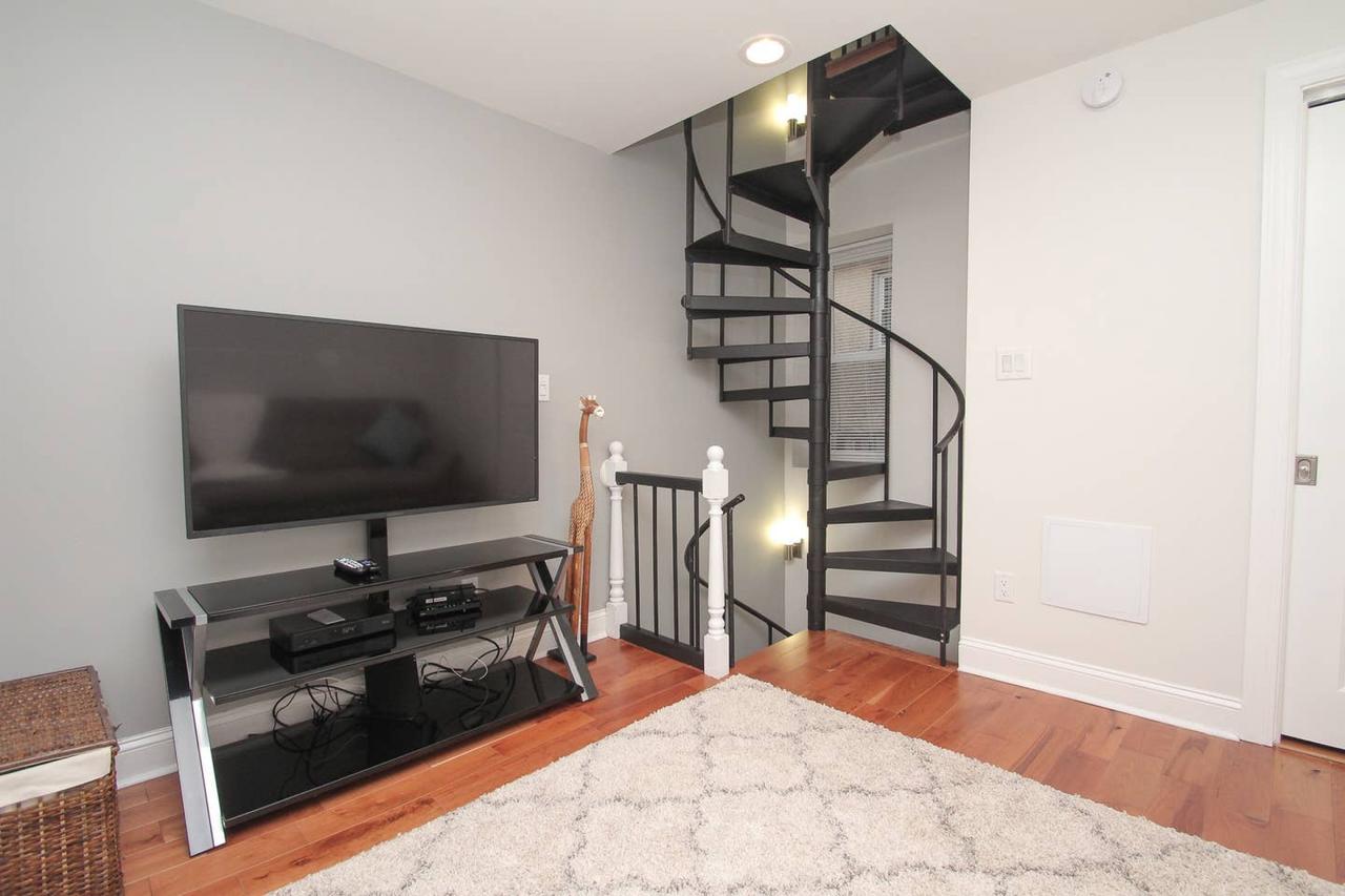 Spectacular Downtown Trinity! Sleeps 6! - thumb 4