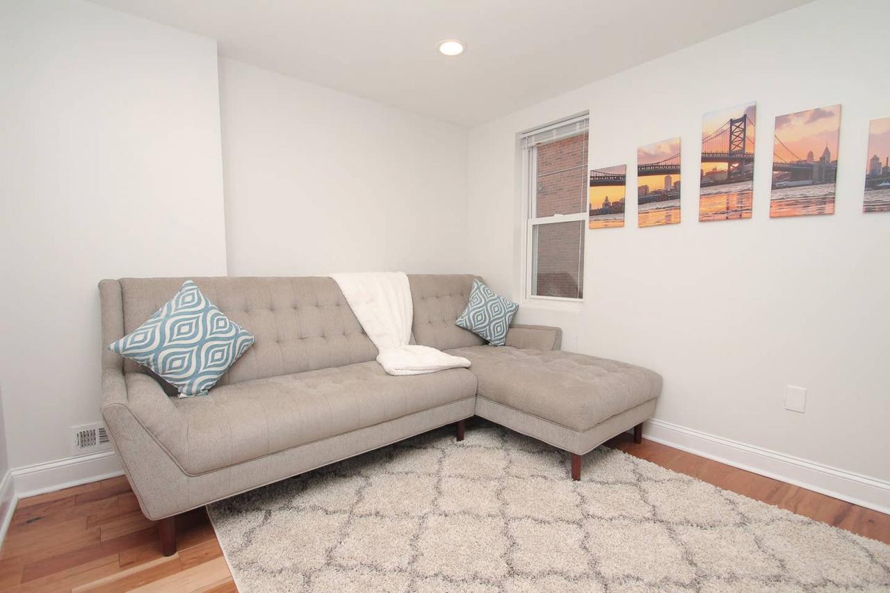 Spectacular Downtown Trinity! Sleeps 6! - thumb 17