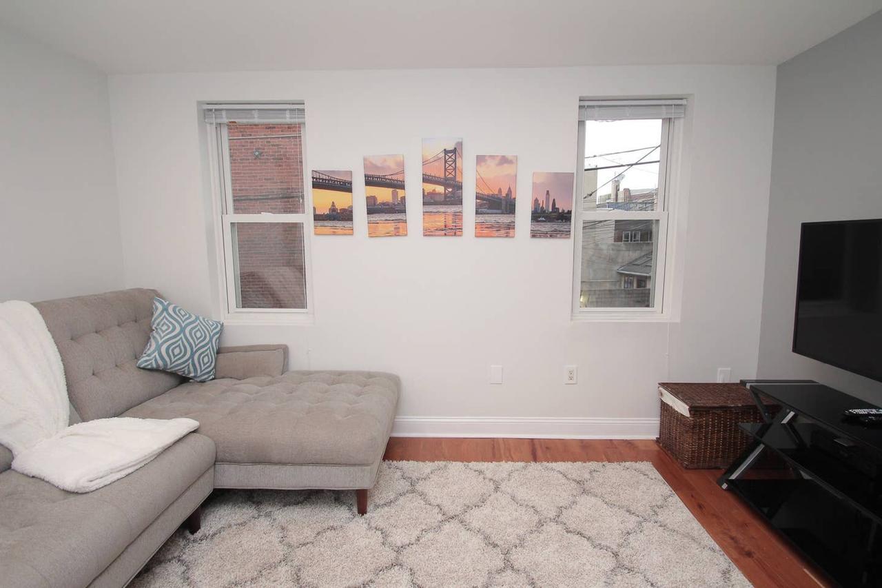 Spectacular Downtown Trinity! Sleeps 6! - thumb 3